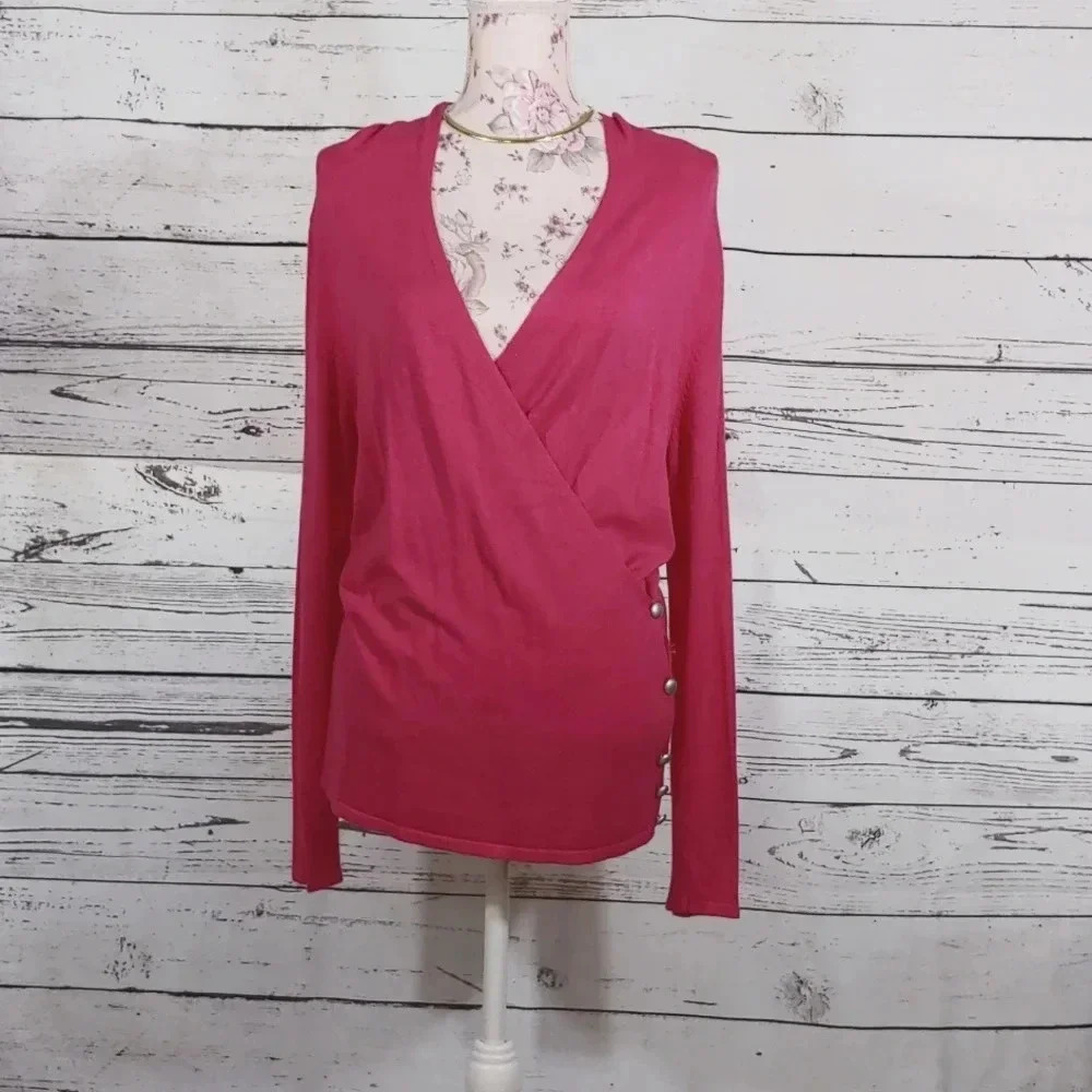 Women's Pull Over Sweater.